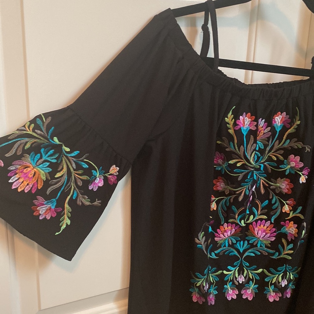 Black and floral L INC blouse - Picture 2 of 4